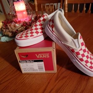 Red and white checkered Van's unisex  size 6